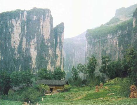 03 六月底约伴走旱夔门,天坑地缝(时间既定附图)凤凰