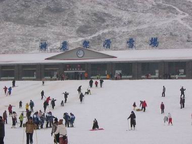 因为搞不定去东北的票,现改去神农架滑雪,乘坐武广高铁,具体资料还在