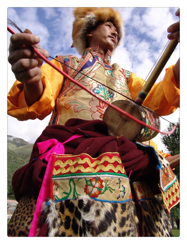 巴塘弦子的伴奏乐器是羊皮胡,少有人知道的地方乐器.